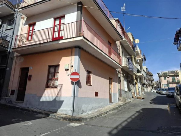 casa indipendente in vendita a Motta Sant'Anastasia in zona Centro Storico