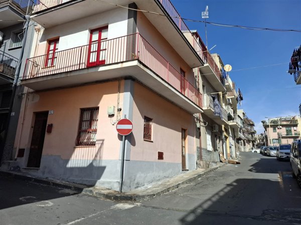 casa indipendente in vendita a Motta Sant'Anastasia in zona Centro Storico