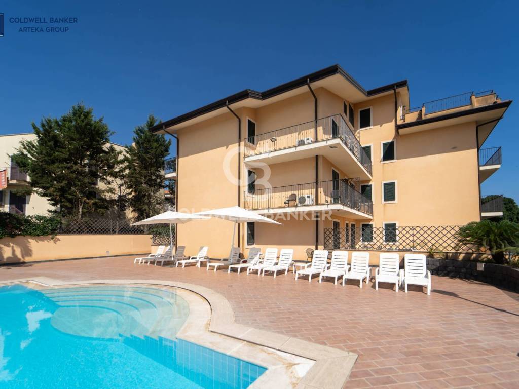 intera palazzina in vendita a Motta Sant'Anastasia