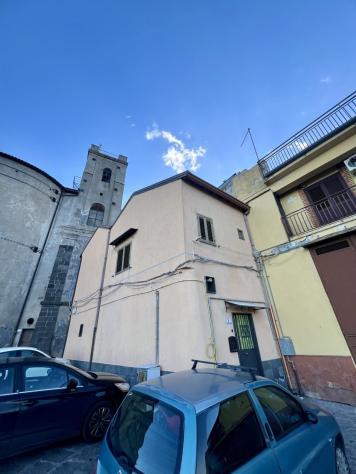 casa indipendente in vendita a Motta Sant'Anastasia in zona Centro Storico