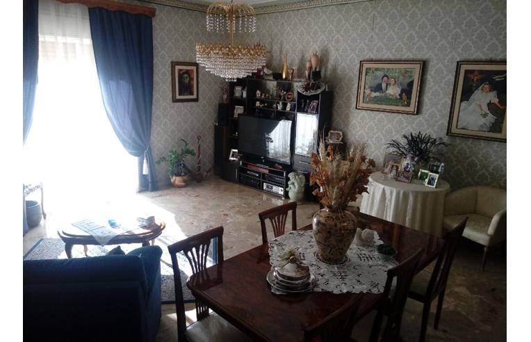 casa indipendente in vendita a Motta Sant'Anastasia in zona Centro Storico