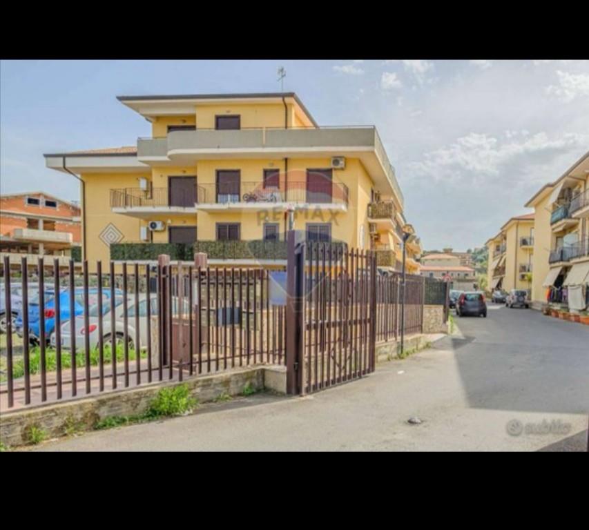 appartamento in vendita a Motta Sant'Anastasia in zona Piano Tavola / Belvedere