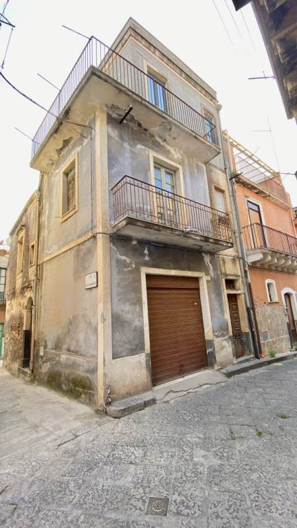 casa indipendente in vendita a Motta Sant'Anastasia