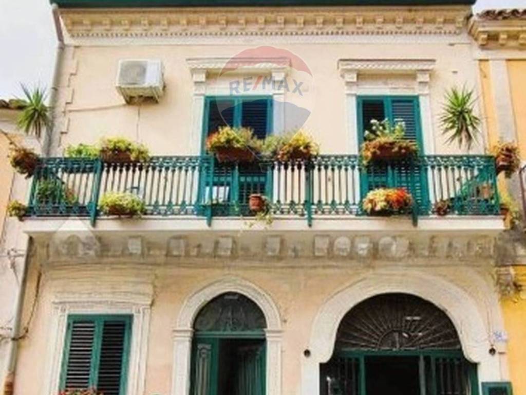 negozio in vendita a Motta Sant'Anastasia