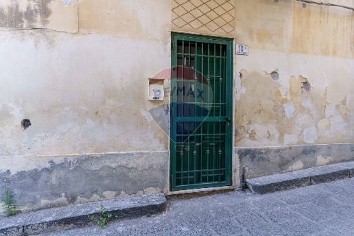 casa indipendente in vendita a Motta Sant'Anastasia in zona Centro Storico