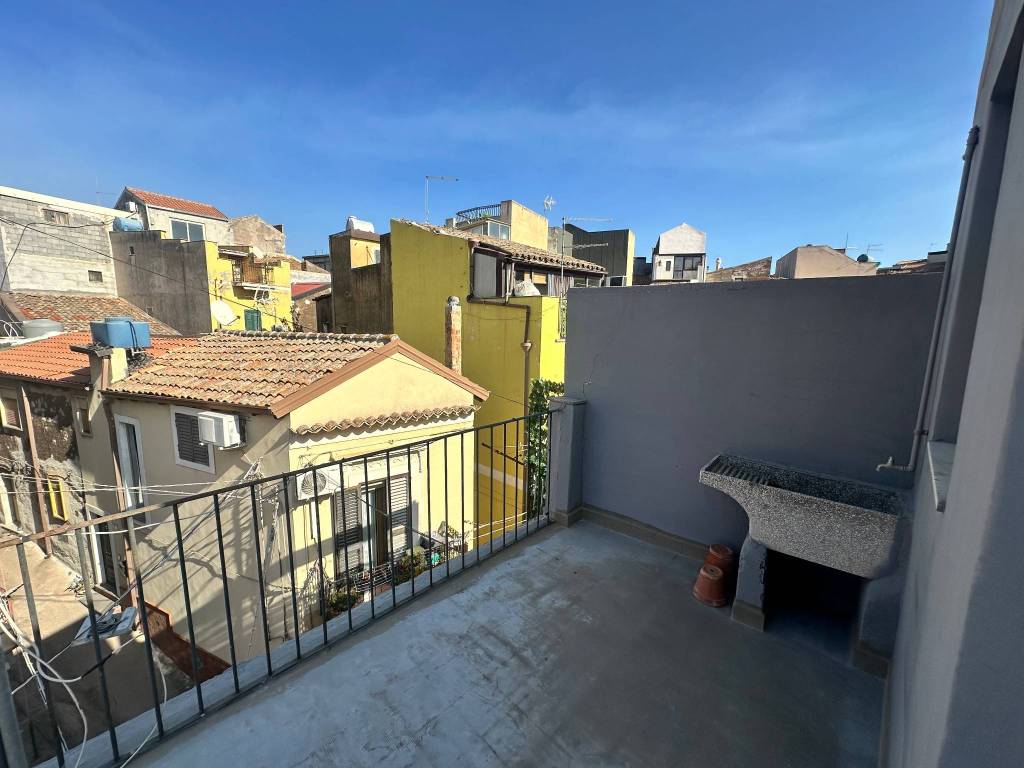 casa indipendente in vendita a Motta Sant'Anastasia in zona Centro Storico