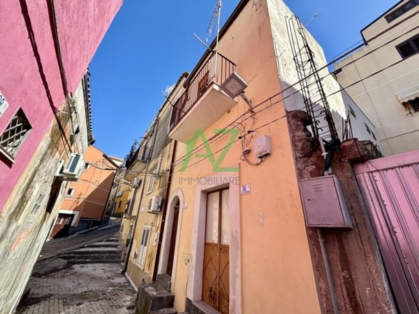 casa indipendente in vendita a Motta Sant'Anastasia in zona Centro Storico