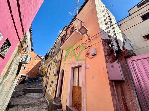casa indipendente in vendita a Motta Sant'Anastasia in zona Centro Storico