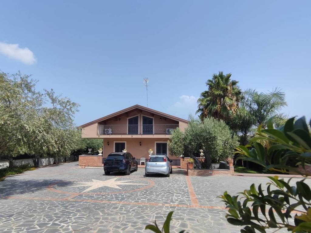 casa indipendente in vendita a Motta Sant'Anastasia