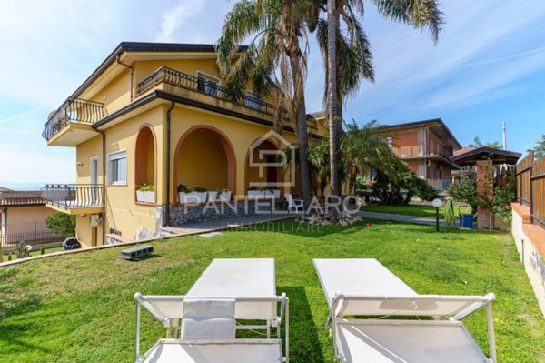 casa indipendente in vendita a Motta Sant'Anastasia in zona Sigonella