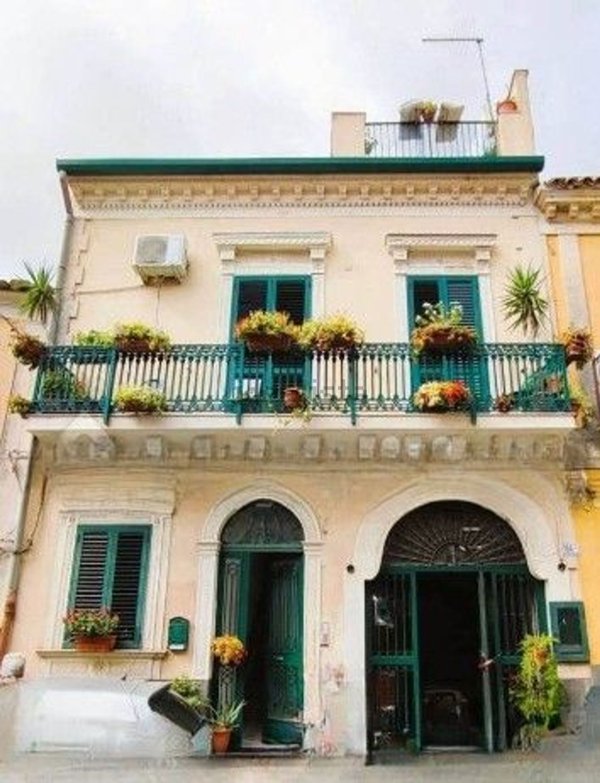 locale commerciale in vendita a Motta Sant'Anastasia