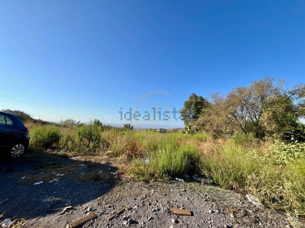 terreno edificabile a Motta Sant'Anastasia in zona Piano Tavola / Belvedere