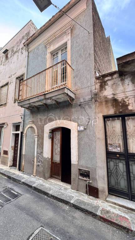casa indipendente in vendita a Motta Sant'Anastasia in zona Centro Storico