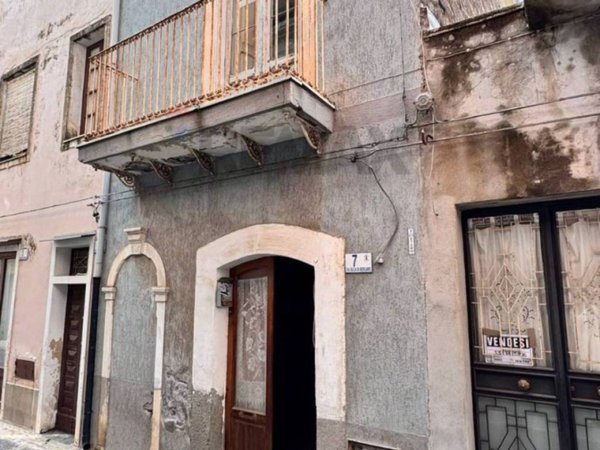 casa indipendente in vendita a Motta Sant'Anastasia in zona Centro Storico