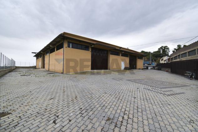 locale commerciale in vendita a Motta Sant'Anastasia