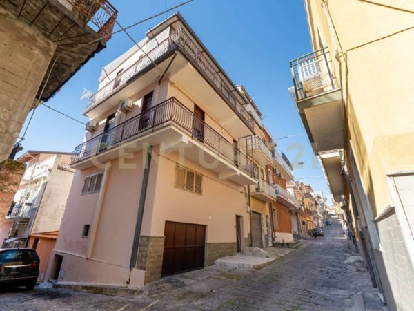 casa indipendente in vendita a Motta Sant'Anastasia