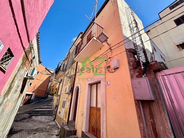 casa indipendente in vendita a Motta Sant'Anastasia in zona Centro Storico