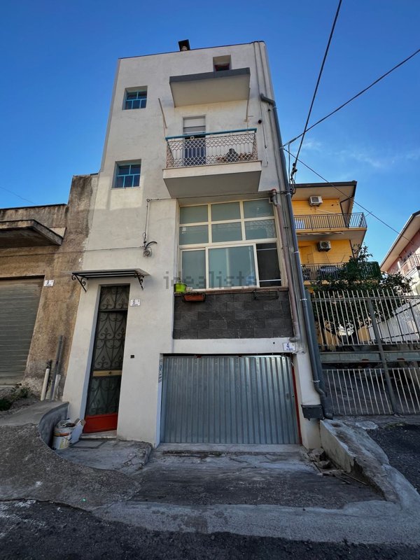 casa indipendente in vendita a Motta Sant'Anastasia