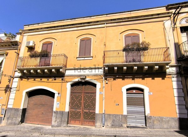 casa indipendente in vendita a Motta Sant'Anastasia in zona Centro Storico