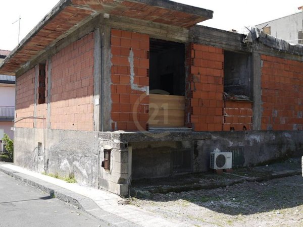 casa indipendente in vendita a Motta Sant'Anastasia in zona Centro Storico