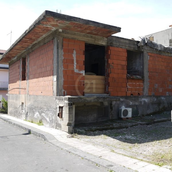 casa indipendente in vendita a Motta Sant'Anastasia in zona Centro Storico