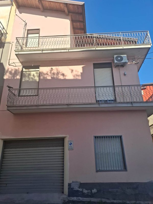 casa indipendente in vendita a Motta Sant'Anastasia in zona Centro Storico