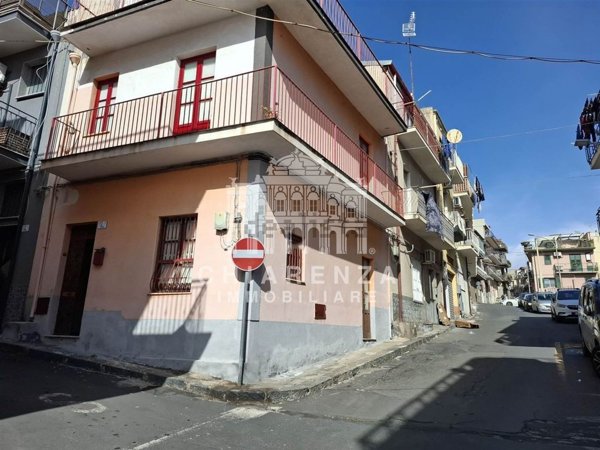 casa indipendente in vendita a Motta Sant'Anastasia in zona Centro Storico