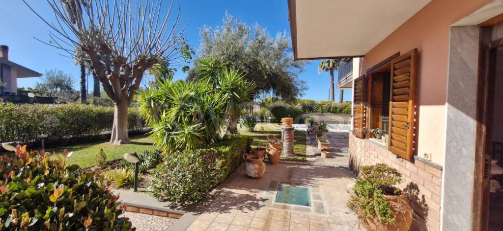 casa indipendente in vendita a Motta Sant'Anastasia