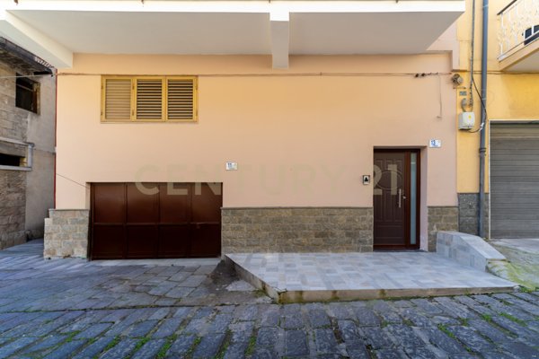 casa indipendente in vendita a Motta Sant'Anastasia