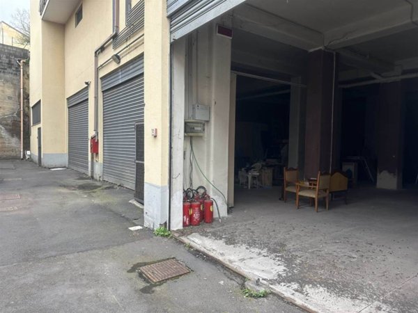 locale commerciale a Motta Sant'Anastasia in zona Piano Tavola / Belvedere