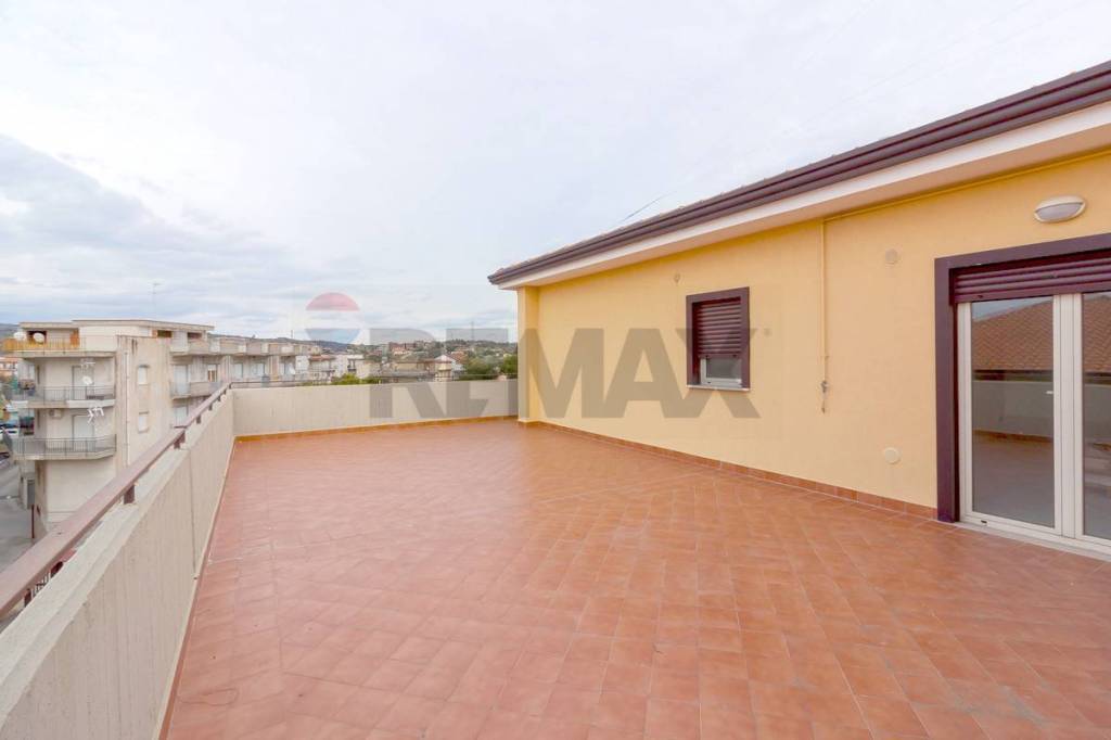 appartamento in vendita a Motta Sant'Anastasia in zona Piano Tavola / Belvedere