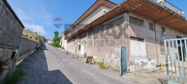 capannone in vendita a Motta Sant'Anastasia in zona Piano Tavola / Belvedere