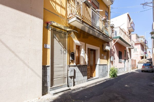 casa indipendente in vendita a Motta Sant'Anastasia in zona Centro Storico