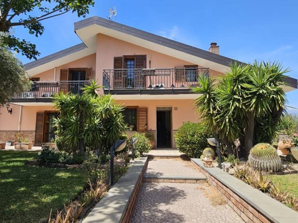 casa indipendente in vendita a Motta Sant'Anastasia
