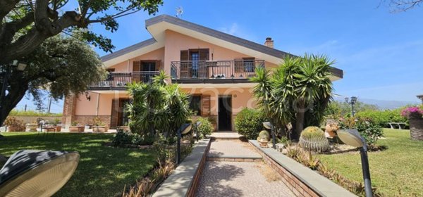 casa indipendente in vendita a Motta Sant'Anastasia