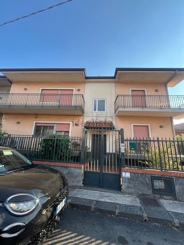 casa indipendente in vendita a Motta Sant'Anastasia in zona Centro Storico