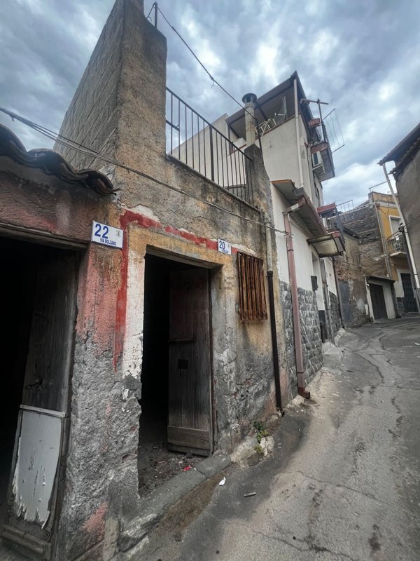 casa indipendente in vendita a Motta Sant'Anastasia in zona Centro Storico