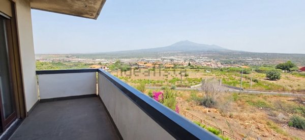 appartamento in vendita a Motta Sant'Anastasia in zona Piano Tavola / Belvedere