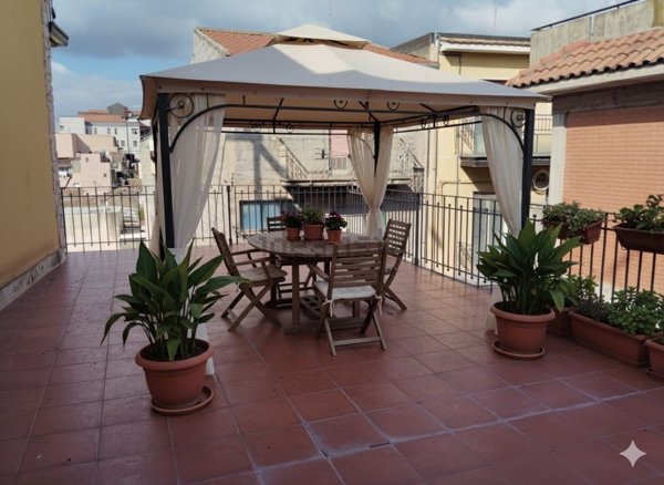 casa indipendente in vendita a Motta Sant'Anastasia in zona Centro Storico