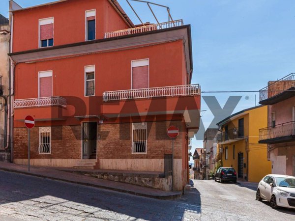 casa indipendente in vendita a Motta Sant'Anastasia in zona Centro Storico