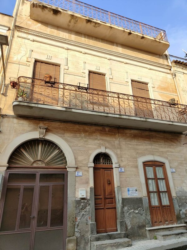 casa indipendente in vendita a Motta Sant'Anastasia in zona Centro Storico