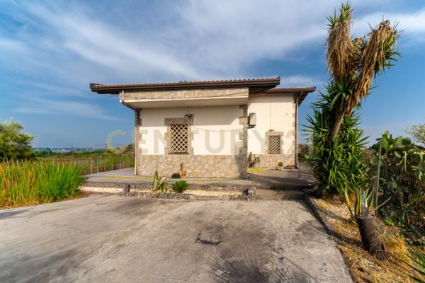 casa indipendente in vendita a Motta Sant'Anastasia