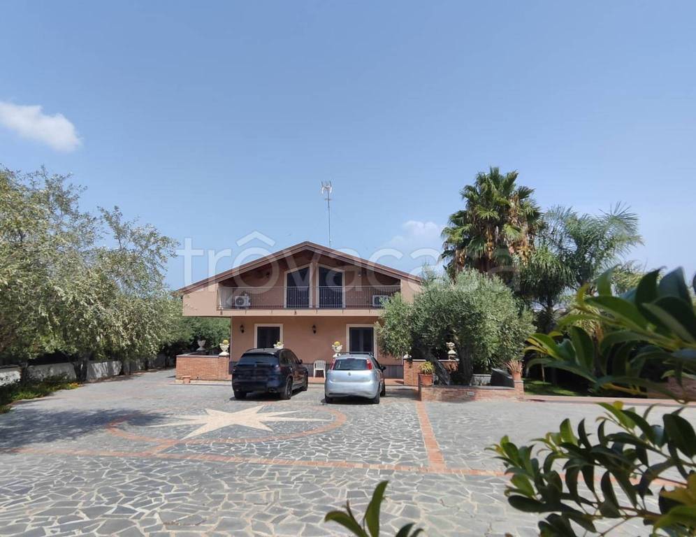 casa indipendente in vendita a Motta Sant'Anastasia in zona Sigonella