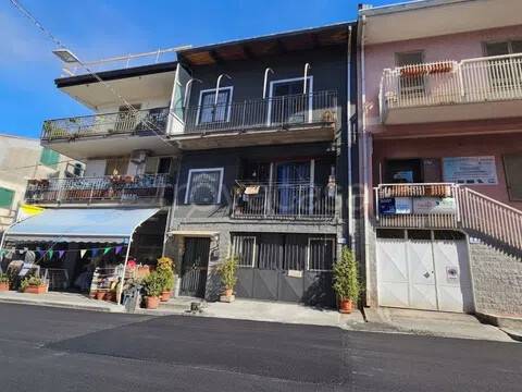 casa indipendente in vendita a Motta Sant'Anastasia in zona Centro Storico
