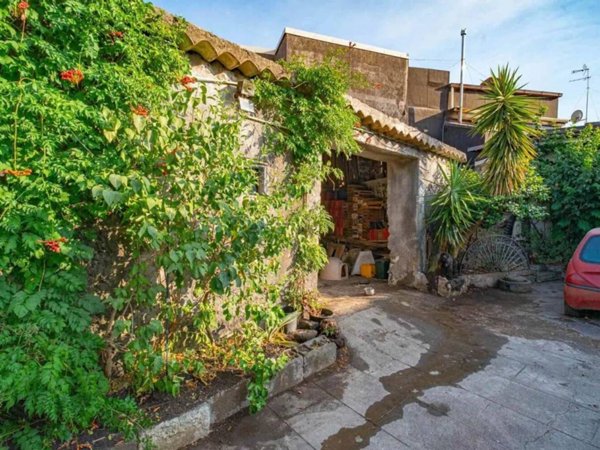 casa semindipendente in vendita a Nicolosi