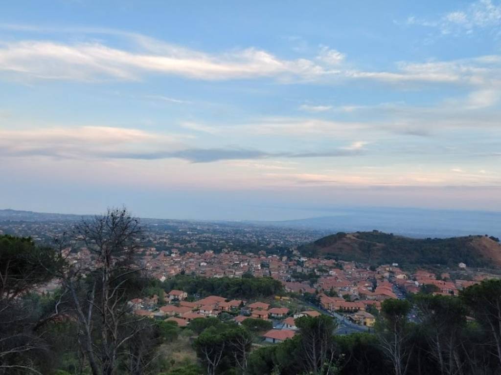 intera palazzina in vendita a Nicolosi