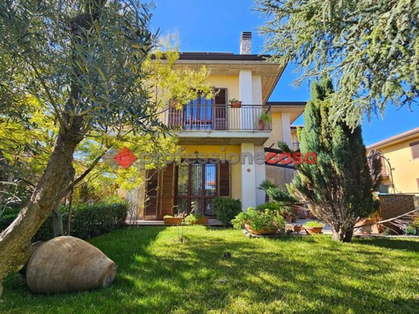casa indipendente in vendita a Nicolosi
