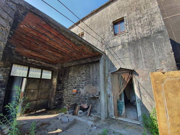 casa indipendente in vendita a Nicolosi