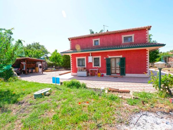 casa indipendente in vendita a Nicolosi