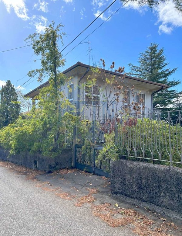 casa indipendente in vendita a Nicolosi